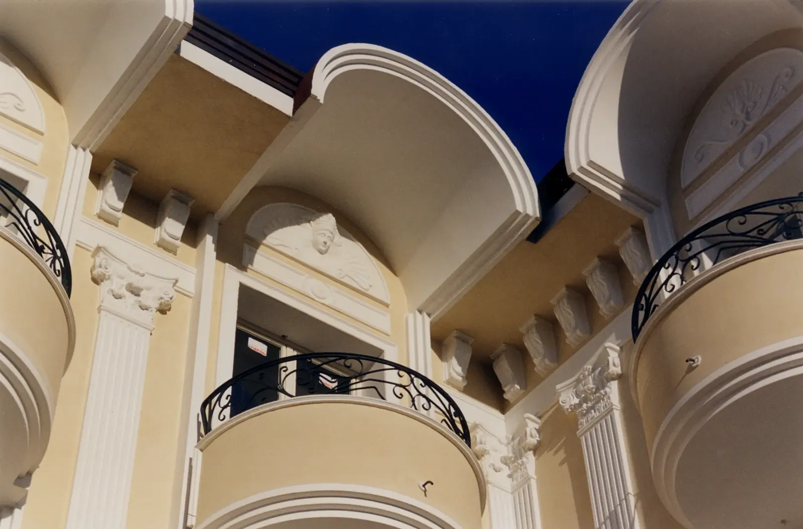Decorazioni di facciata – Hotel Cristal, Potenza (2)