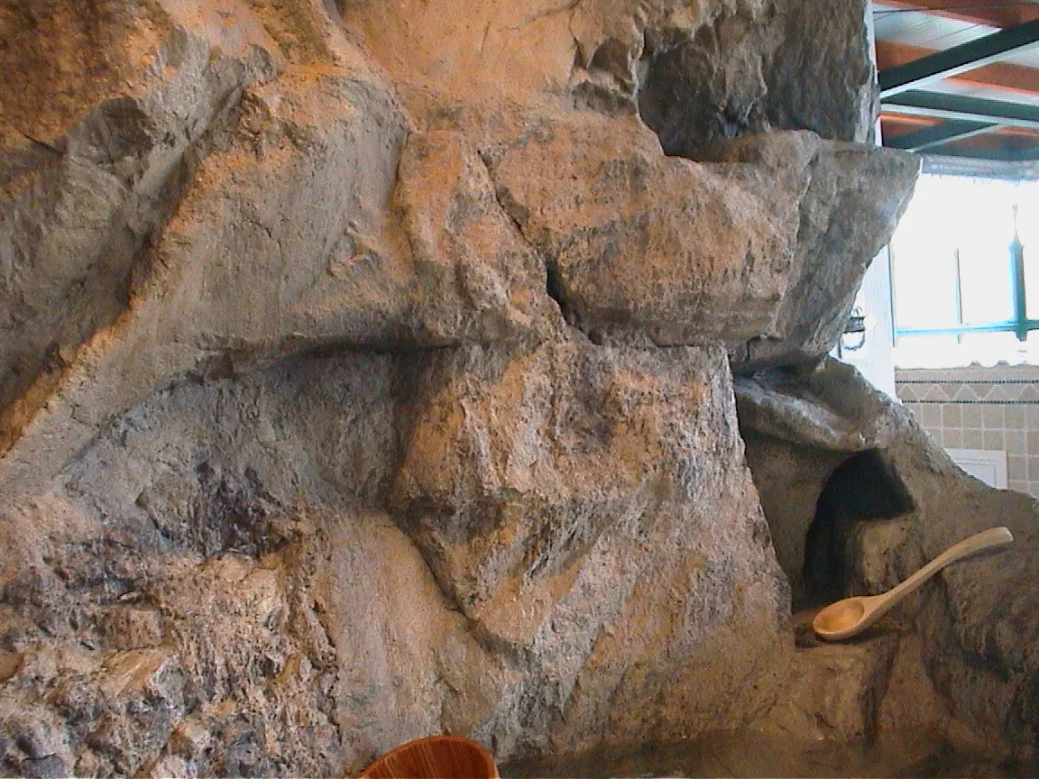Cascata per piscina in roccia artificiale – Centro Benessere, Poggio Mirteto (2)