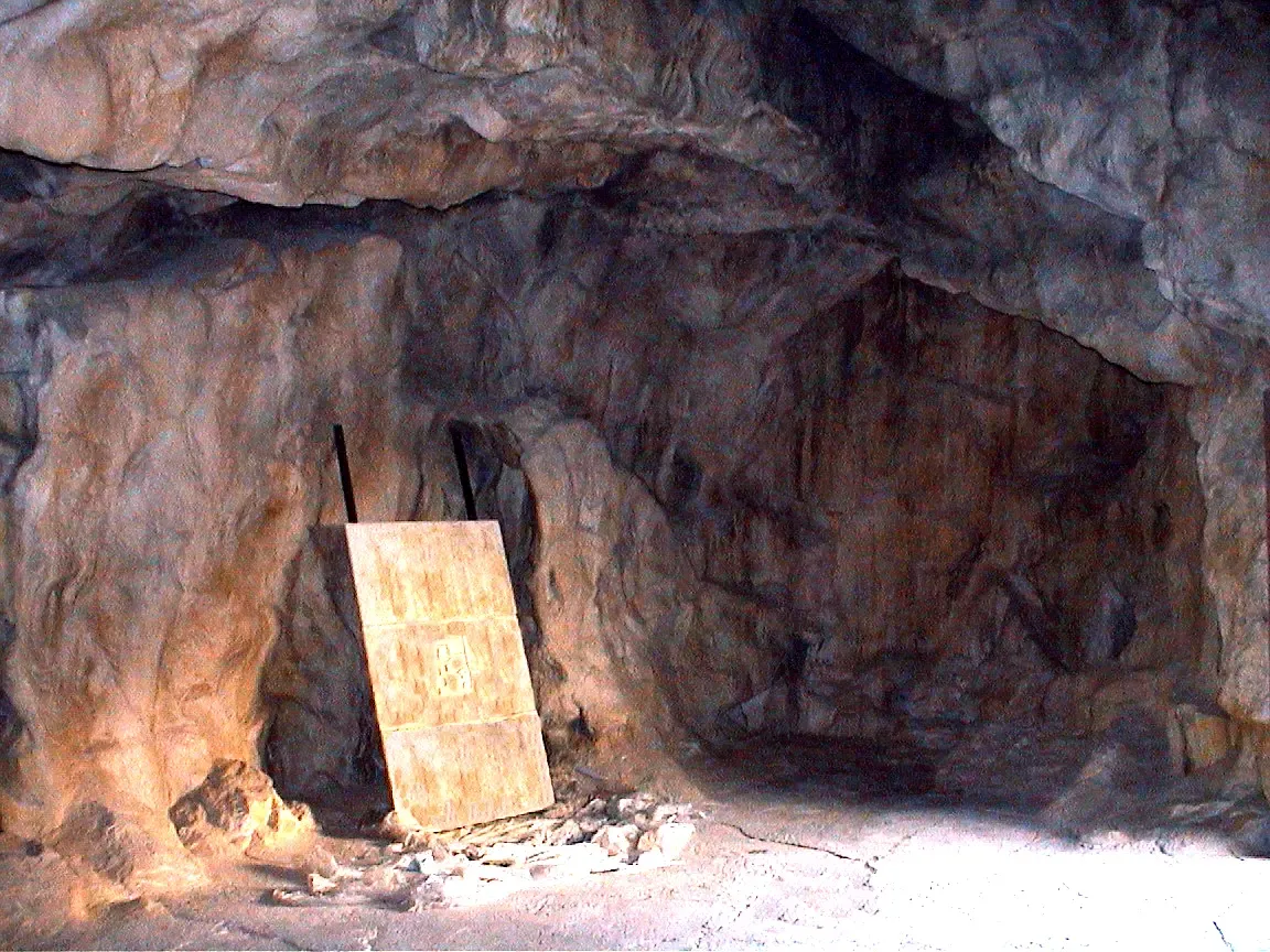 Grotte artificiali da interno – Interni con Rocce Artificiali (2)