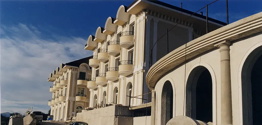Decorazioni di facciata – Hotel Cristal, Potenza (4)